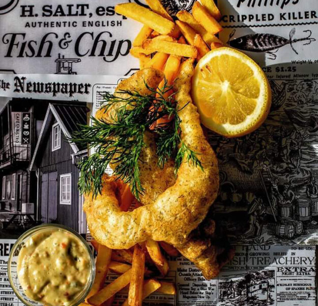 Kåseberga Café & Bistro - Fish and chips on paper