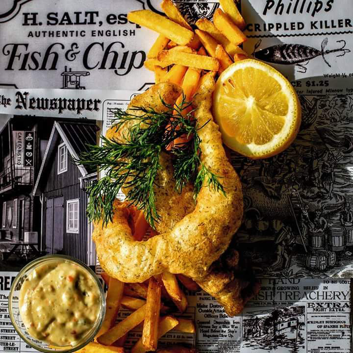 Kåseberga Café & Bistro - Fish and chips on paper
